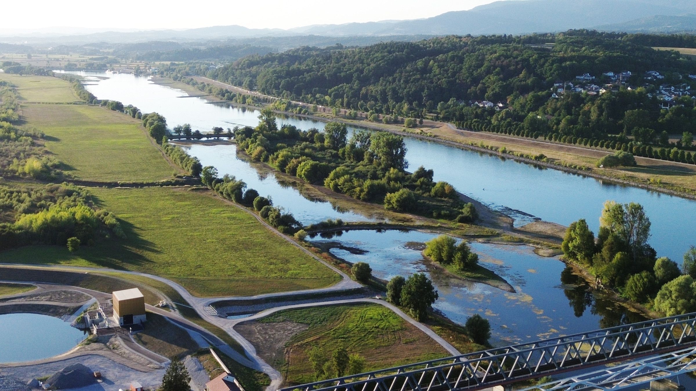 Niedrigwasser in der Donau wie hier zwischen Deggendorf und Metten (Bildautor: Georg Kestel)